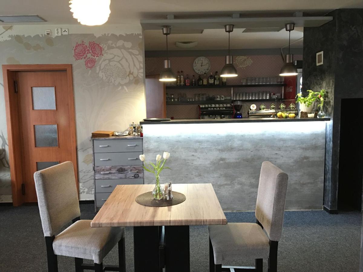 Restaurace A Penzion U Lesa Havířov エクステリア 写真
