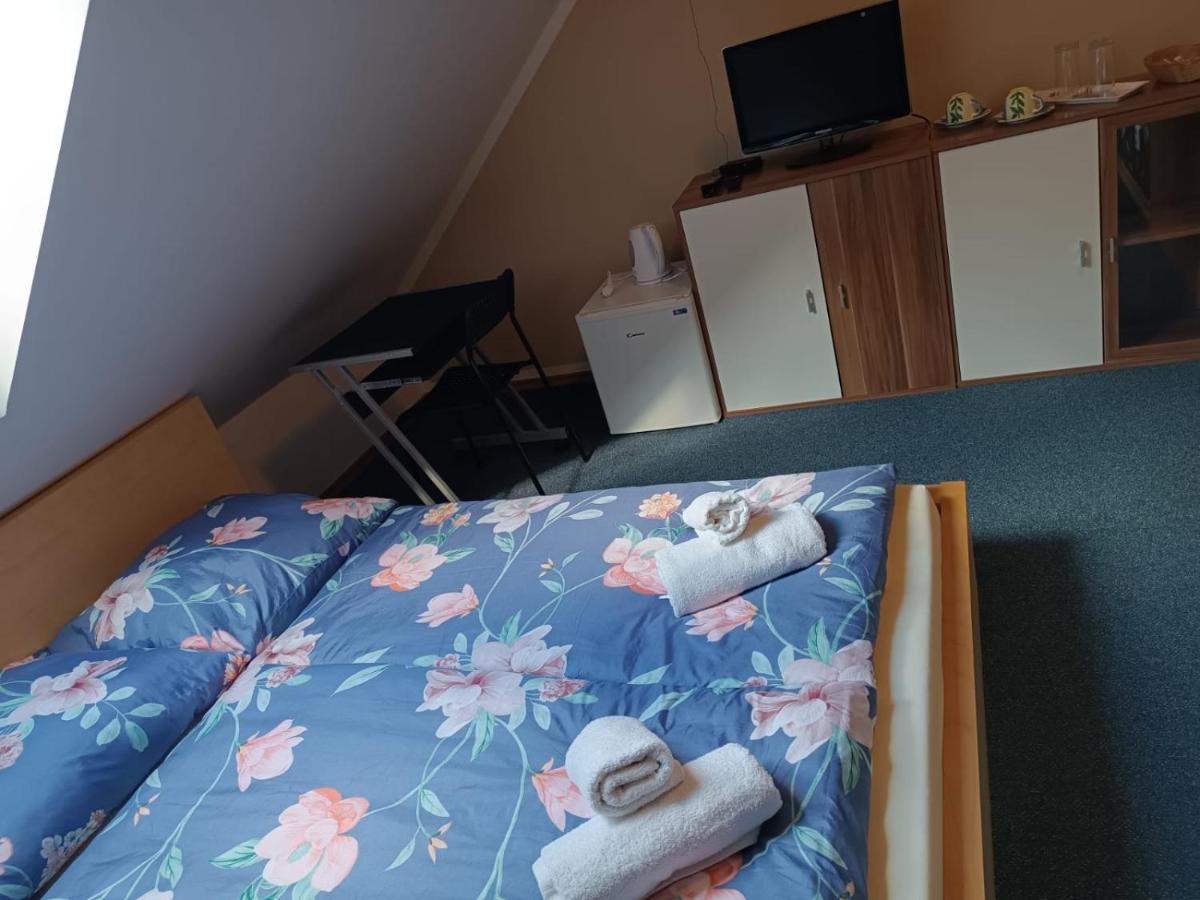 Restaurace A Penzion U Lesa Havířov エクステリア 写真